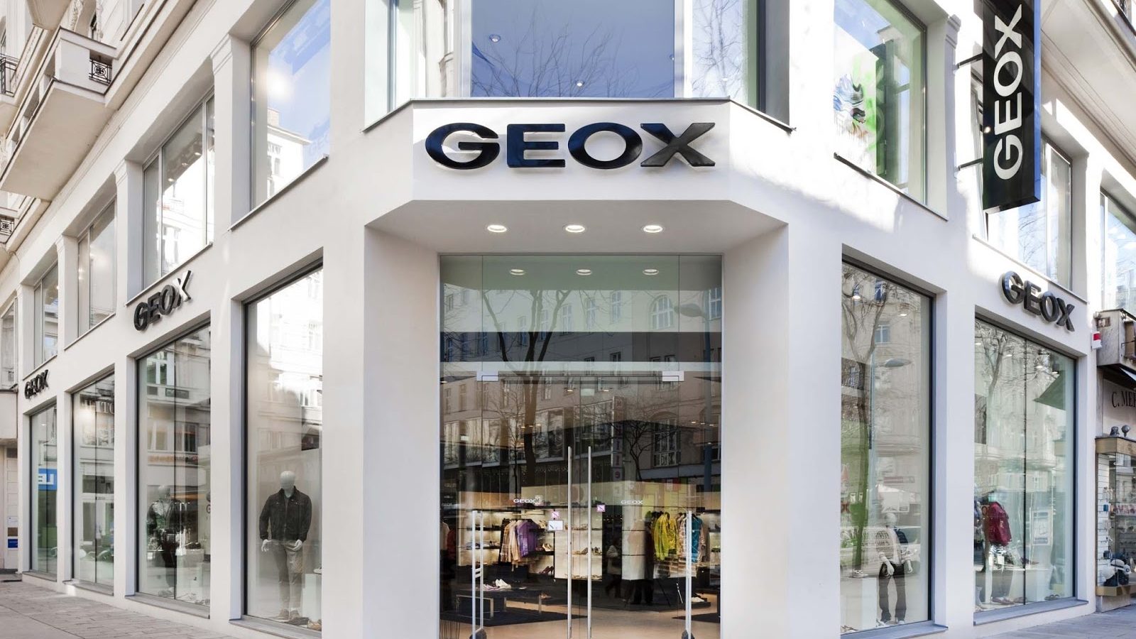 tinción Tomar conciencia lava Geox chiude flagship store a Milano e punta sulle capitali estere -  VeneziePost